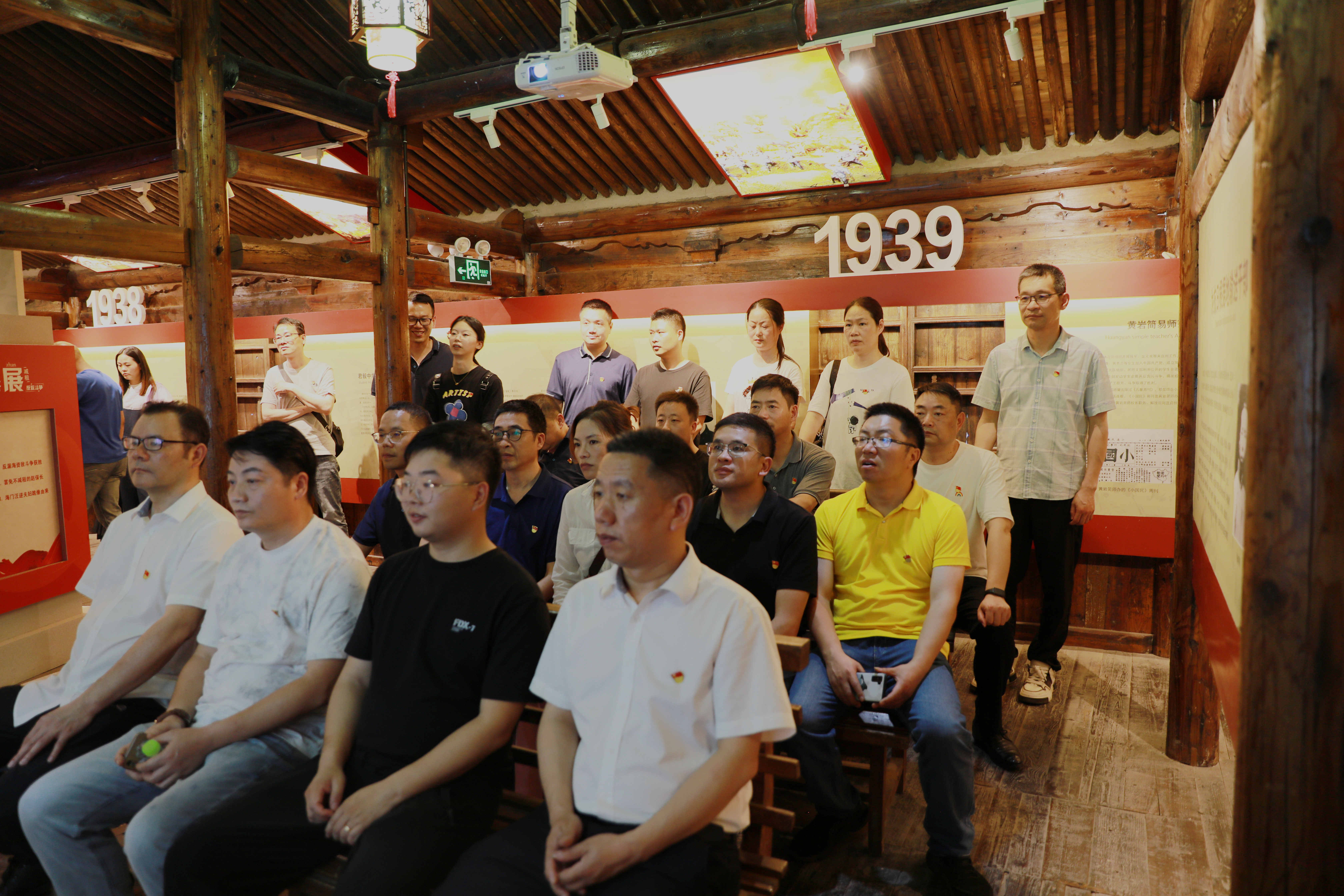 1685495605298789.jpg 紀念館內觀看紀錄片.jpg